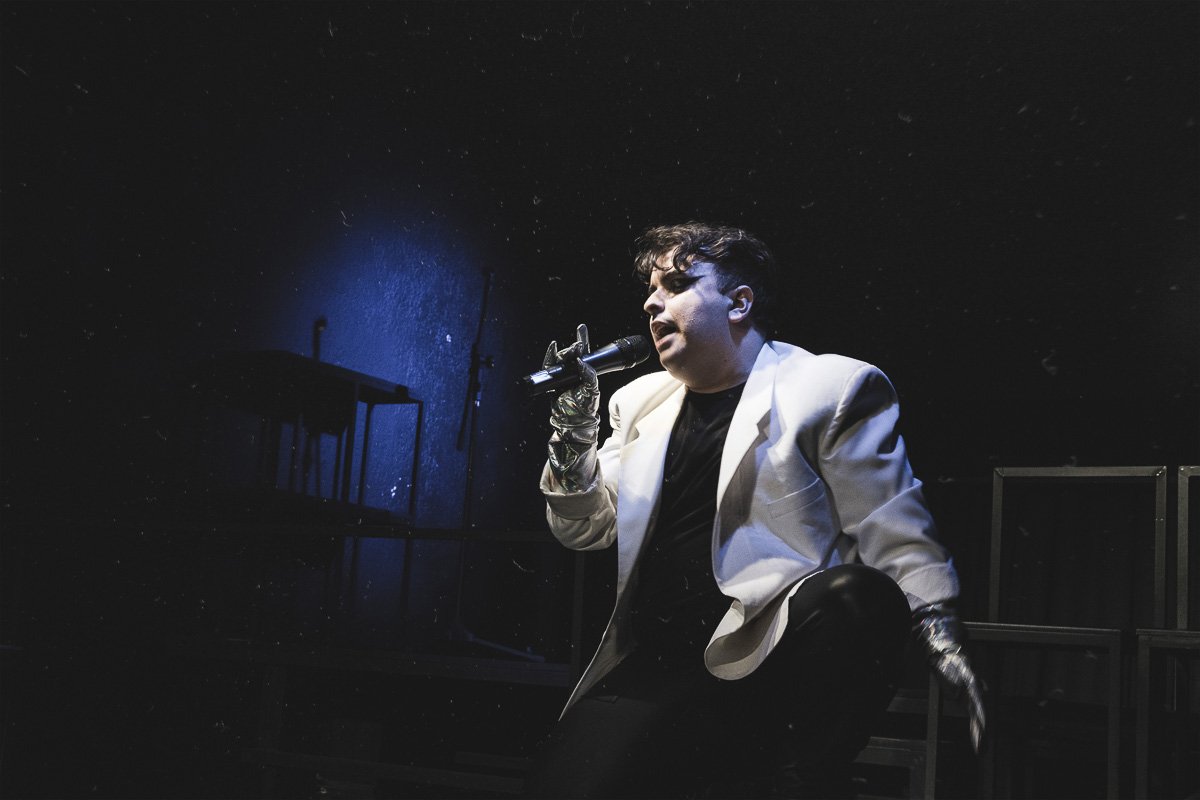 Torres estrena el sensual video de «Skim»